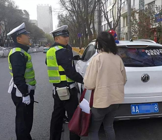 交警街头执法比武